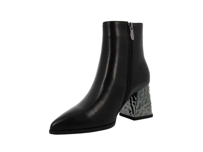 VANZY7207901_2