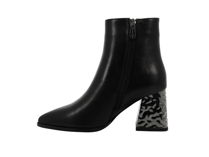 VANZY7207901_3