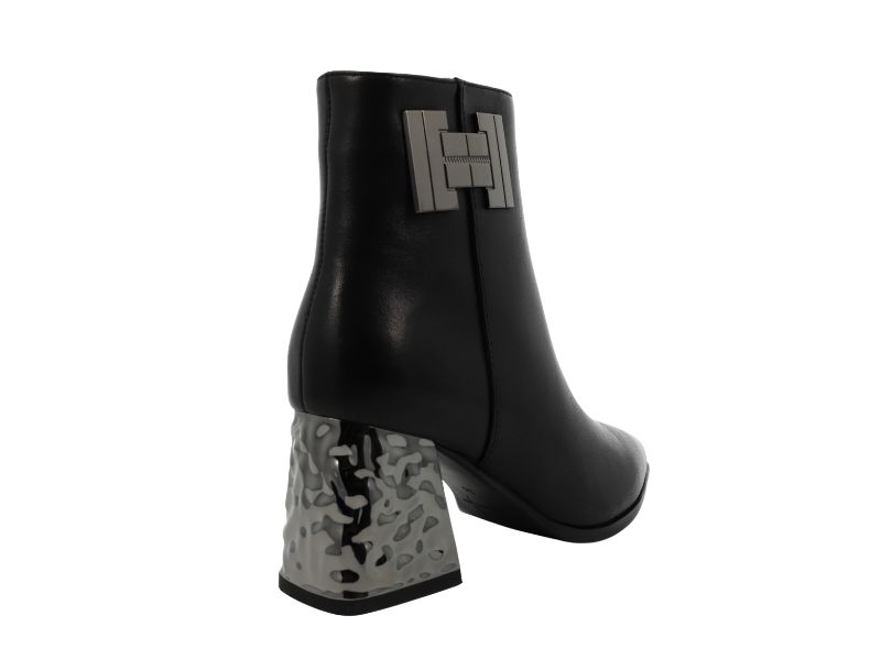 VANZY7207901_4